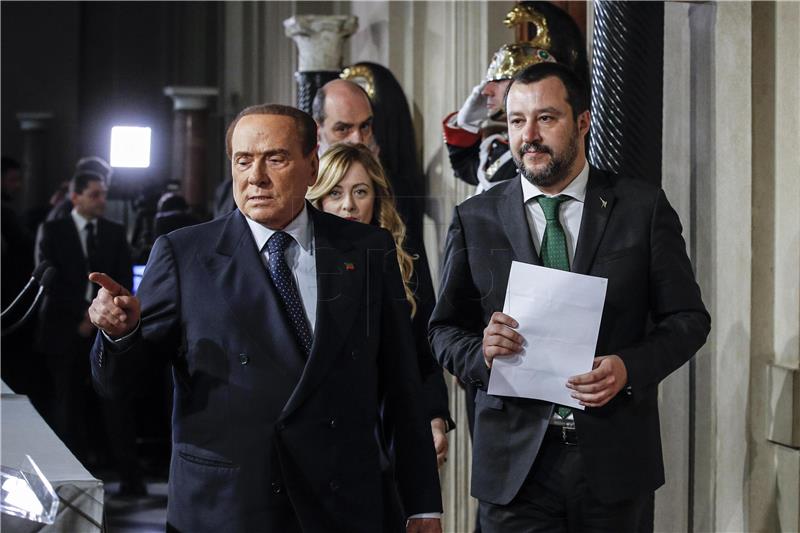 Berlusconi kaže da je Pokret 5 zvijezda opasnost za Italiju