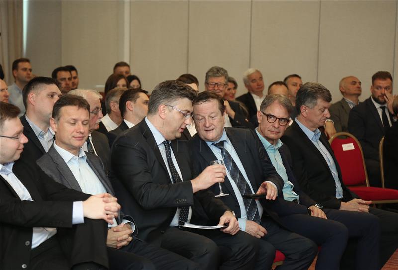 Plenkovic: Implementing education reform HDZ's priority