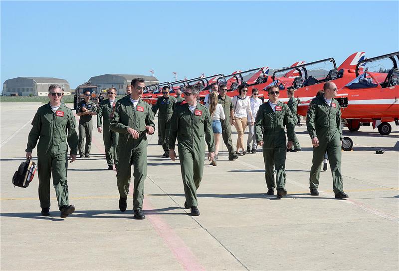 Akrobatska grupa RAF-a Red Arrows posjetila Krila Oluje