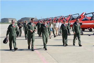 Akrobatska grupa RAF-a Red Arrows posjetila Krila Oluje