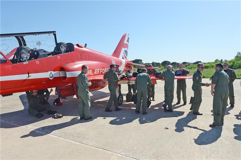 Akrobatska grupa RAF-a Red Arrows posjetila Krila Oluje