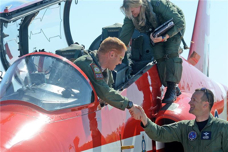 Akrobatska grupa RAF-a Red Arrows posjetila Krila Oluje