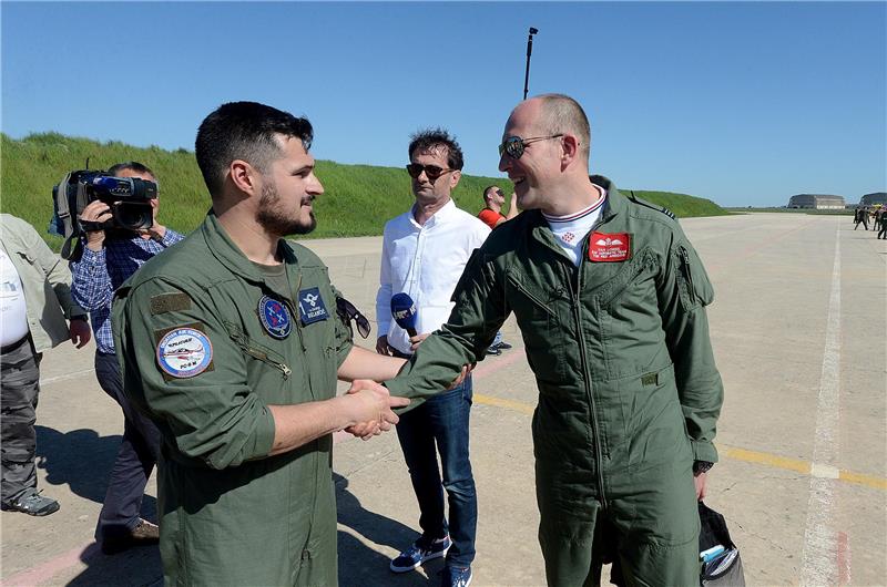 Akrobatska grupa RAF-a Red Arrows posjetila Krila Oluje