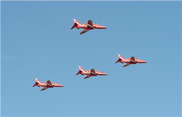 Akrobatska grupa RAF-a Red Arrows posjetila Krila Oluje