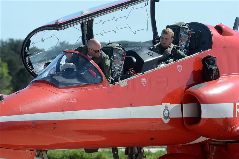 Akrobatska grupa RAF-a Red Arrows posjetila Krila Oluje