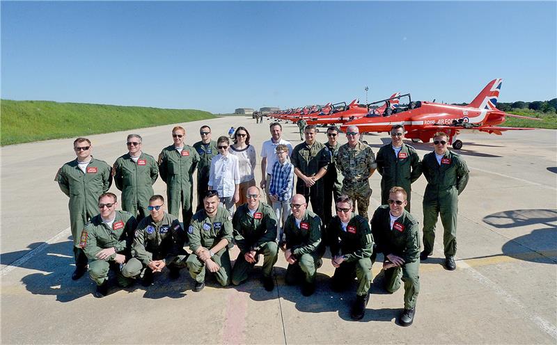 Akrobatska grupa RAF-a Red Arrows posjetila Krila Oluje