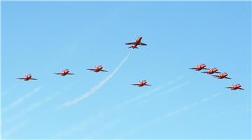 Akrobatska grupa RAF-a Red Arrows posjetila Krila Oluje