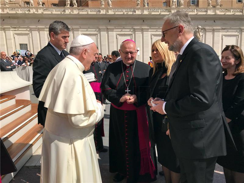 Božinović i Medved na audijenciji kod Pape