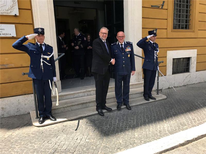 Božinović i Medved na audijenciji kod Pape