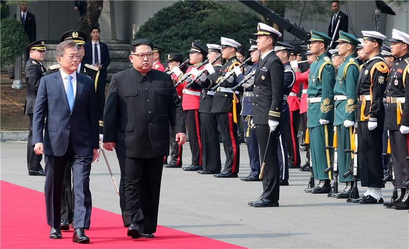 Susretom Kima i Moona počeo povijesni summit dvije Koreje