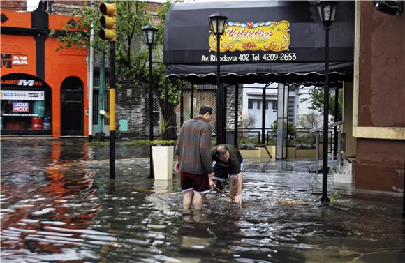 Dvoje mrtvih u snažnoj oluji koja je pogodila Buenos Aires