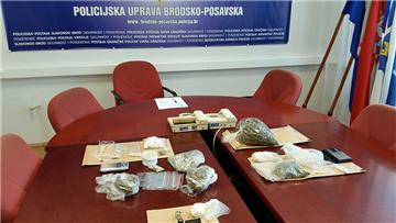 Policija u Novoj Gradiški u tri akcije zaplijenila drogu i uhitila preprodavače