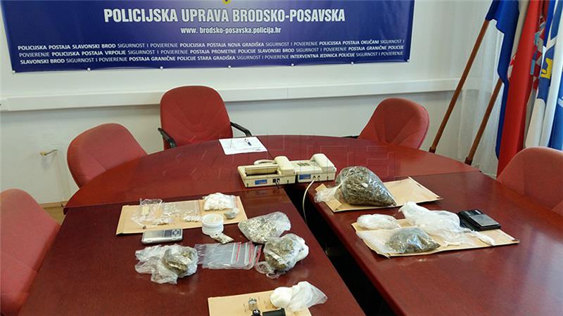 Policija u Novoj Gradiški u tri akcije zaplijenila drogu i uhitila preprodavače