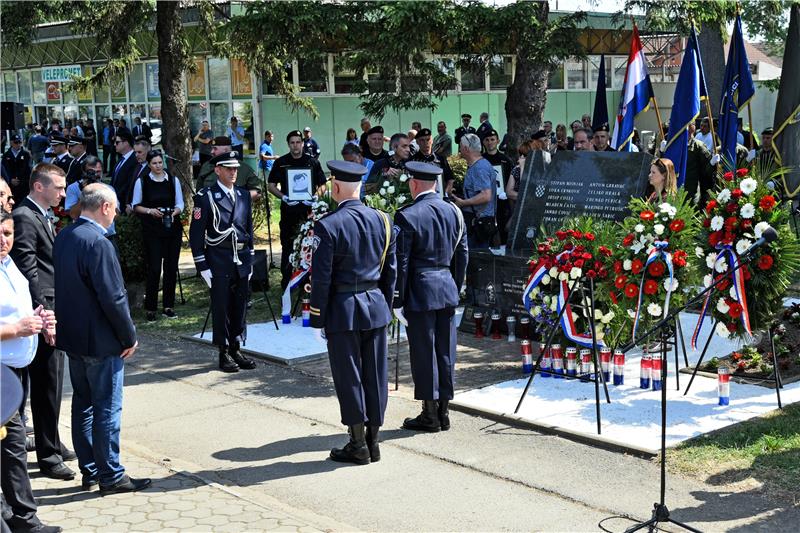 Borovo: Obilježena 27. obljetnica mučkog ubojstva 12 redarstvenika - Hrvatska pobjednik u Domovinskom ratu 