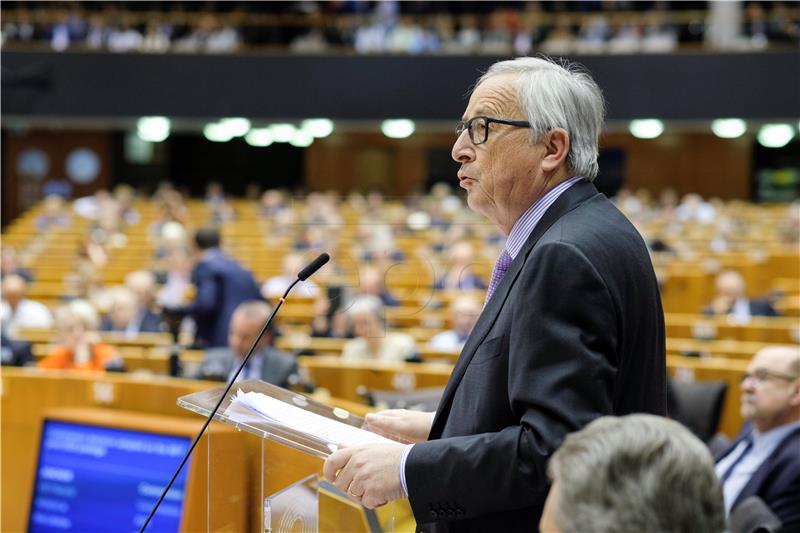 EU neće pregovarati o američkim carinama pod prijetnjom - Juncker