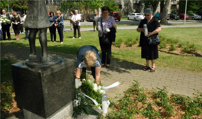 Slavonski Brod se sjeća najtežeg ratnog dana, u bombardiranju 3. svibnja 1992. ubijeno sedmero djece