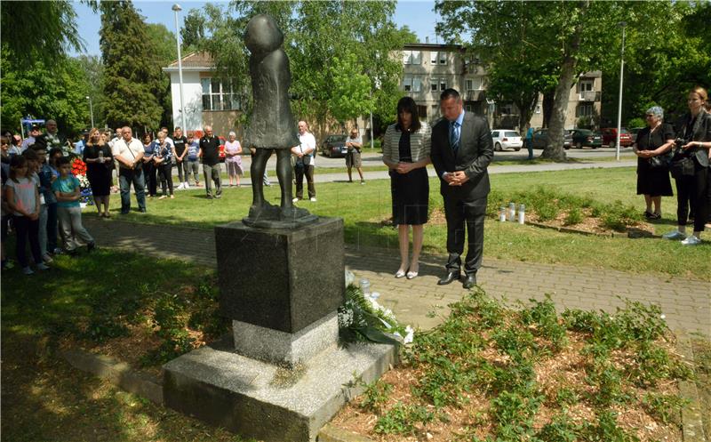 Slavonski Brod se sjeća najtežeg ratnog dana, u bombardiranju 3. svibnja 1992. ubijeno sedmero djece