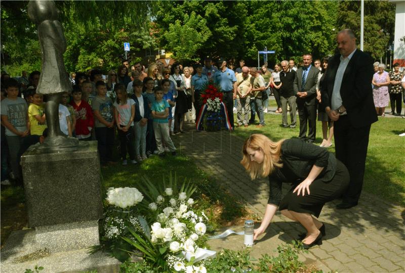 Slavonski Brod se sjeća najtežeg ratnog dana, u bombardiranju 3. svibnja 1992. ubijeno sedmero djece