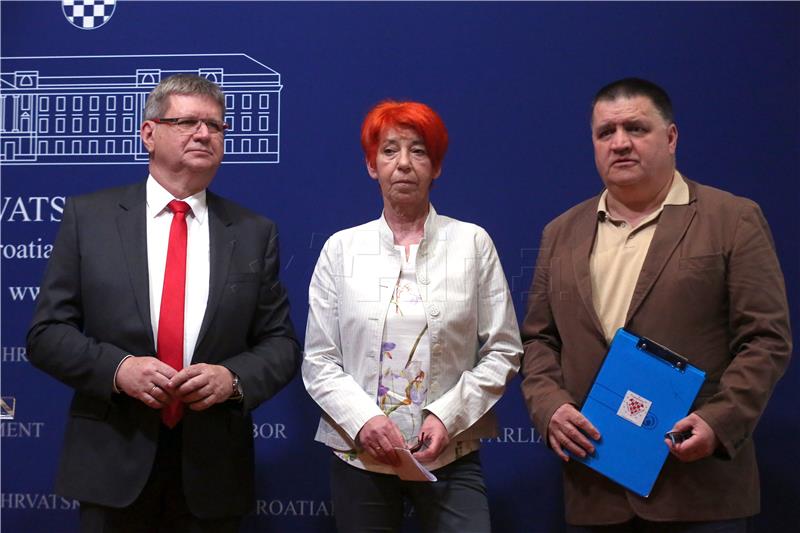 Konferencija za novinare Miranda Mrsića na temu "Javno zdravstvo mora ostati javno"