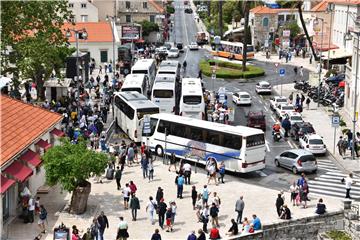 Turisti u povijesnoj jezgri Dubrovnika