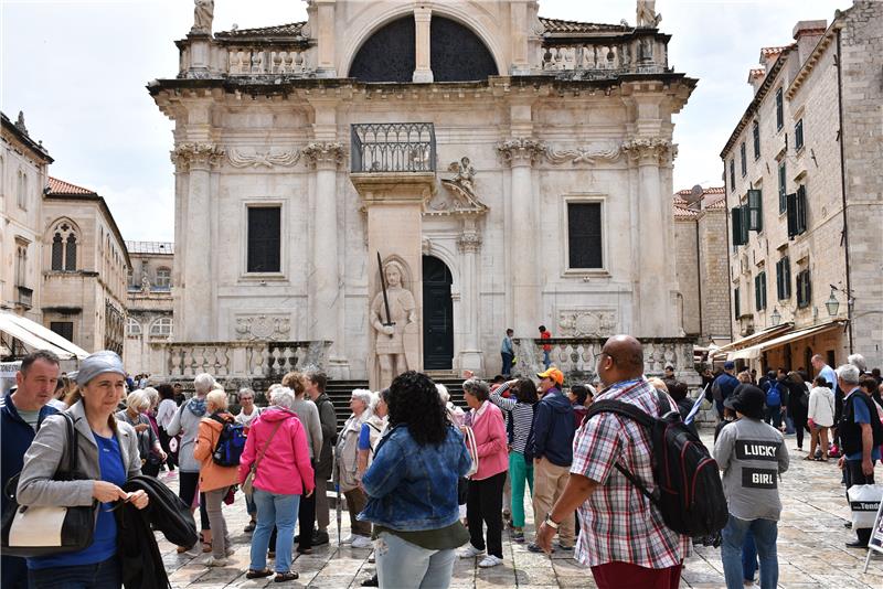 Turisti u povijesnoj jezgri Dubrovnika