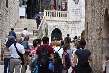 Turisti u povijesnoj jezgri Dubrovnika