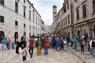 Turisti u povijesnoj jezgri Dubrovnika