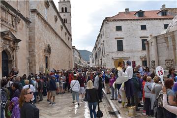 Turisti u povijesnoj jezgri Dubrovnika