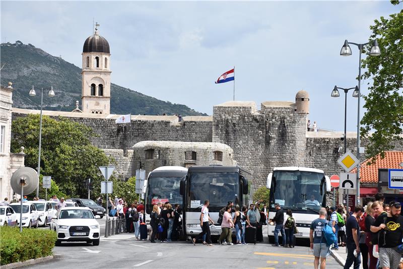 Turisti u povijesnoj jezgri Dubrovnika