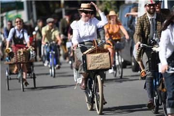 BRITAIN TWEED RUN