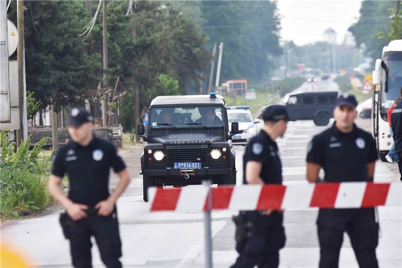 Barikade za Šešelja, policija potpuno blokirala sve prilaze Hrtkovcima