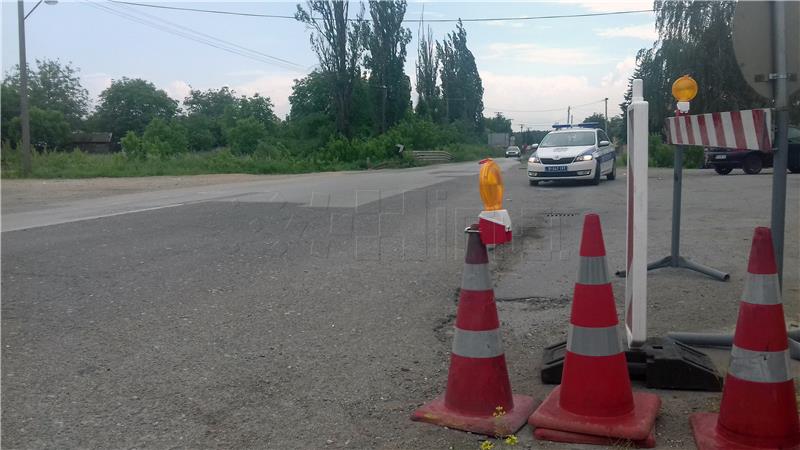 Uklonjena blokada ceste prema Hrtkovcima u Jarku 