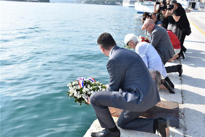 U povodu 26. obljetnice potonuća „Aurore“ u more položeni vijenci