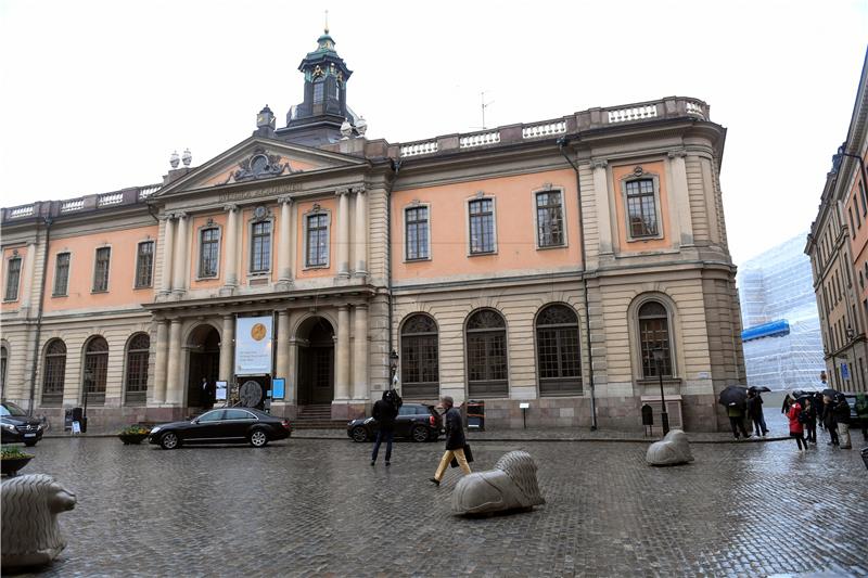 Prihvaćena ostavka četiri člana Švedske akademije koja dodjeljuje Nobelovu nagradu za književnost