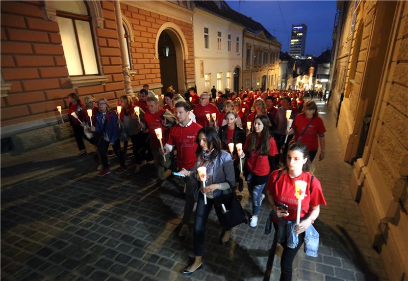 'Bakljada' ulicama Zagreba u povodu 140 godina djelovanja Hrvatskog Crvenog križa