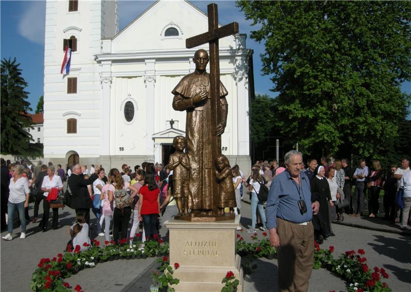 Monument to Alojzije Stepinac unveiled in Sisak