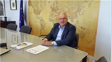 Mimica kaže da će Hrvatska iz europskog proračuna dobiti isto ili možda više