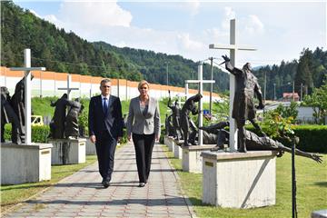 Grabar-Kitarović odala počast hrvatskim žrtvama ubijenim nakon završetka 2. Svjetskog rata