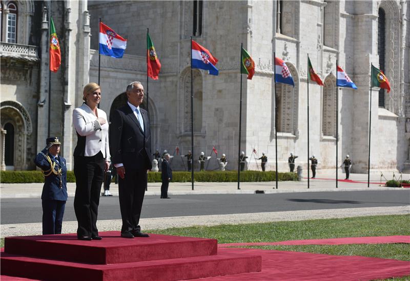 Predsjednica Grabar-Kitarović stigla u službeni posjet Portugalu