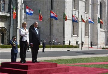 Predsjednica Grabar-Kitarović stigla u službeni posjet Portugalu