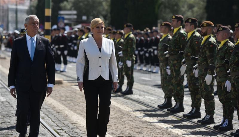 Predsjednica Grabar-Kitarović stigla u službeni posjet Portugalu