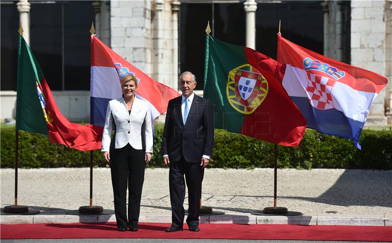 Predsjednica Grabar-Kitarović stigla u službeni posjet Portugalu