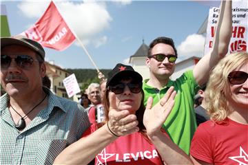 Prosvjed aktivista protiv komemoracije na Bleiburškom polju