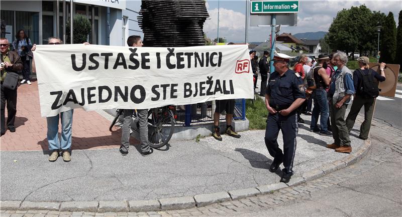 Prosvjed aktivista protiv komemoracije na Bleiburškom polju