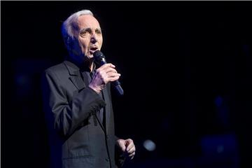 Aznavour pao i slomio nadlakticu 