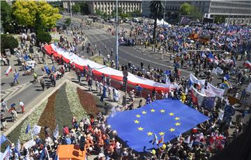 Poljaci prosvjedovali protiv vladajućih konzervativaca