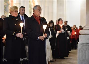 Tisuće svijeća obasjale Fátimu, 101 godinu nakon ukazanja Gospe