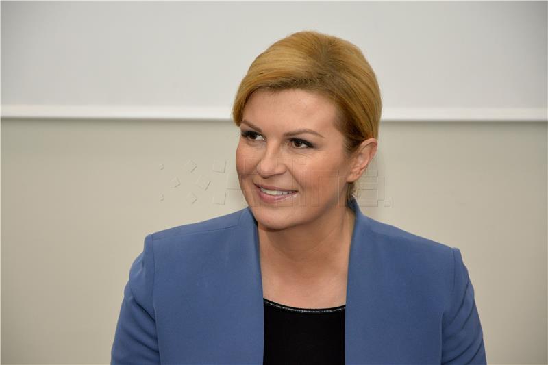 Predsjednica Grabar Kitarović održala predavanje na mostarskom sveučilištu