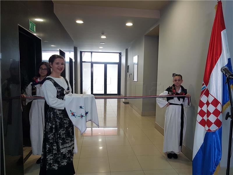 Grabar Kitarović otvorila hrvatski konzulat u Vitezu