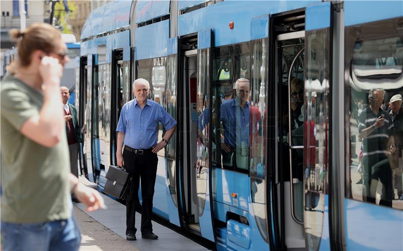 Zaustavljen javni promet u Zagrebu od 12 do 12,10 sati